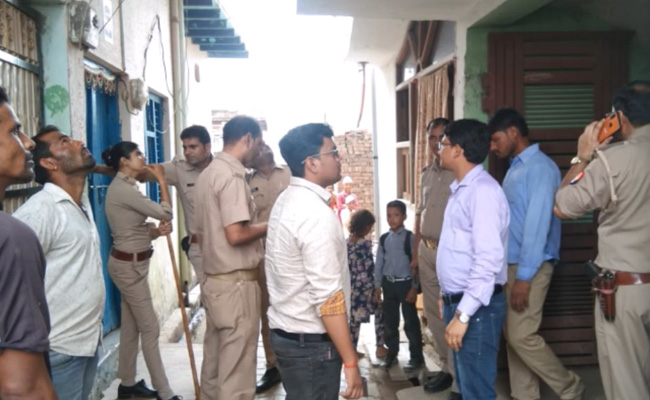 बिजली कनेक्शन काटने गई टीम पर चोरों ने किया हमला, मारपीट में टूटी एक कर्मचारी की पसली, कई घायल