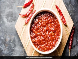 Schezwan Chutney: इस आसान विधि से घर में ही झटपट तैयार करें मार्केट जैसी मसालेदार शेजवान चटनी Schezwan Chutney: इस आसान विधि से घर में ही झटपट तैयार करें मार्केट जैसी मसालेदार शेजवान चटनी