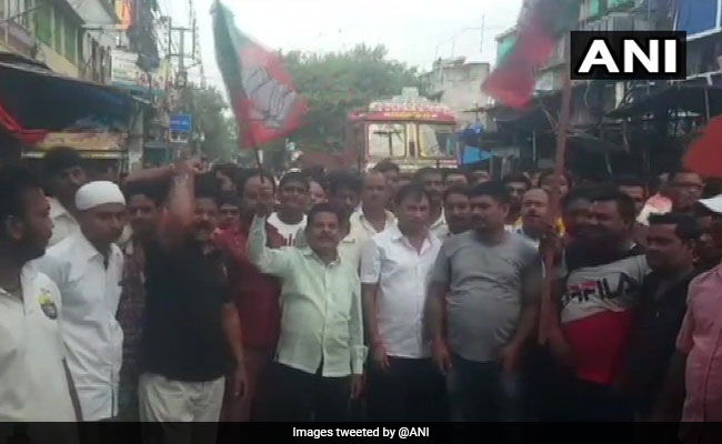 BJP Workers Clash With Cops In Bengal After MP Alleges Attack By Officer