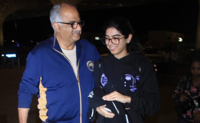Janhvi Kapoor's Sister Khushi, Off To Film School In New York, Gets A Send-Off From Family