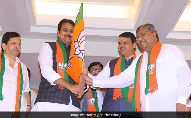 एक दिन पहले कांग्रेस छोड़ने वाले महाराष्ट्र के पूर्व मंत्री हर्षवर्धन पाटिल BJP में शामिल