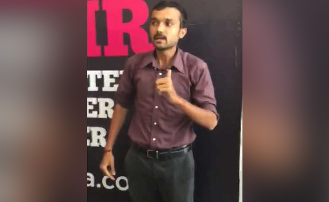 Man Calls For <i>"Hindu Rashtra"</i> At Mall In Karnataka's Mangaluru, Thrashed