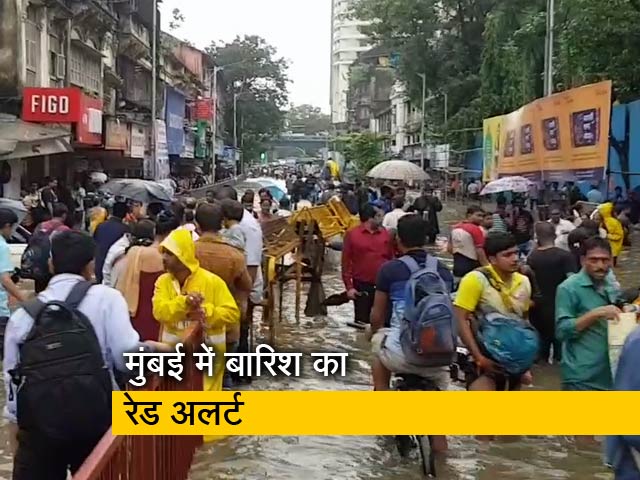 बारिश की वजह से मुंबई के तमाम इलाकों में भारी ट्रैफिक जाम