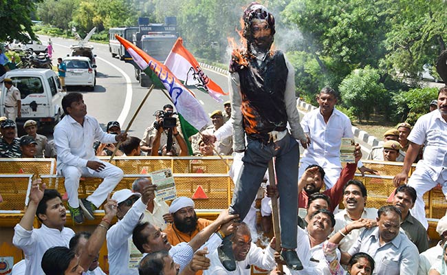 At Arvind Kejriwal Home, BJP Protests Over Remark Against Its Leader