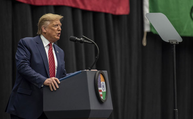 "Indian-American <i>Dosti</i> Flag" Emblem Replaces Presidential Seal On Lectern