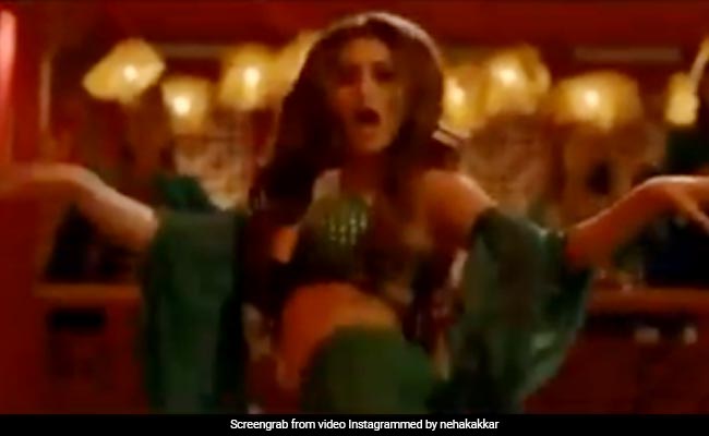 नेहा कक्कड़ और मौनी रॉय की जोड़ी ने मचाया धमाल, धमाकेदार Video हुआ वायरल