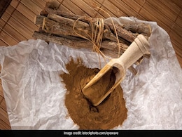 Mulethi Benefits: बालों और स्किन के लिए मुलेठी के 5 अद्भुत फायदे, Hair Growth के साथ त्वचा से दाग-धब्बों को करती है साफ Mulethi Benefits: बालों और स्किन के लिए मुलेठी के 5 अद्भुत फायदे, Hair Growth के साथ त्वचा से दाग-धब्बों को करती है साफ
