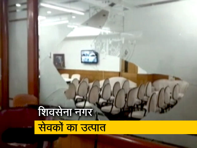 टेंडर मंजूरी में हुई देरी तो शिवसेना पार्षदों ने मेयर ऑफिस में की तोड़फोड़