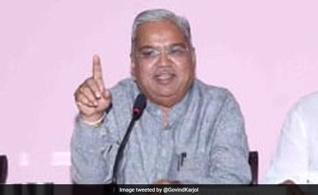 Complaint Against Karnataka Deputy Chief Minister For Giving Cash To Voter