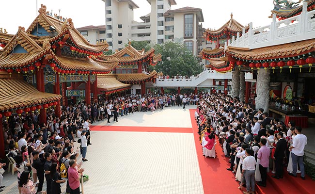 99 Couples In Malaysia Get Married During Mass Wedding Ceremony