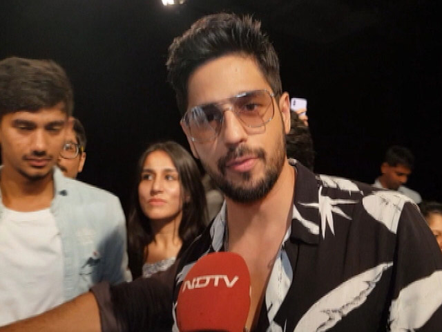 Actor Sidharth Malhotra Joins The #BanegaSwasthIndia Movement