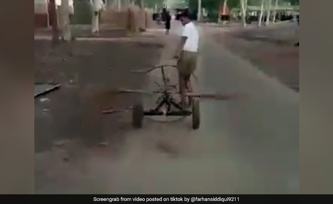 Tiktok Top 10: सड़क साफ करने का ऐसा जुगाड़, लोग बोले- 'बाहुबली' वाला रथ है ये...' Tiktok Top 10: सड़क साफ करने का ऐसा जुगाड़, लोग बोले- 'बाहुबली' वाला रथ है ये...'