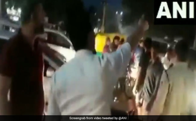 MP के खेल मंत्री फंस गए ट्रैफिक जाम में, गाड़ी से निकलकर किया ऐसा... देखें VIDEO