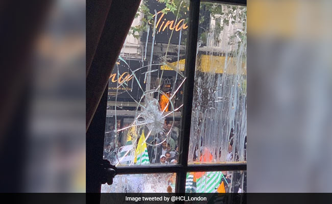 लंदन में भारतीय उच्चायोग के बाहर पाकिस्तानियों का हिंसक प्रदर्शन, मेयर ने की निंदा