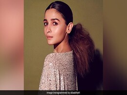 आलिया भट्ट के इस गाउन की कीमत में आ सकती है एक Car, कीमत जान रह जाएंगे हैरान आलिया भट्ट के इस गाउन की कीमत में आ सकती है एक Car, कीमत जान रह जाएंगे हैरान