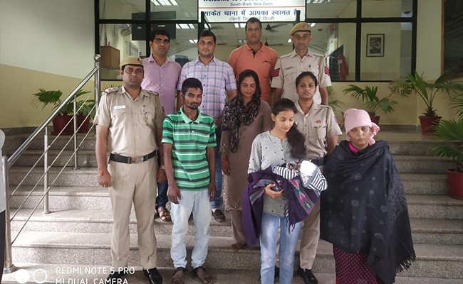 पैदा होते ही बच्चे को किया अगवा, महिला और उसका दोस्त गिरफ्तार