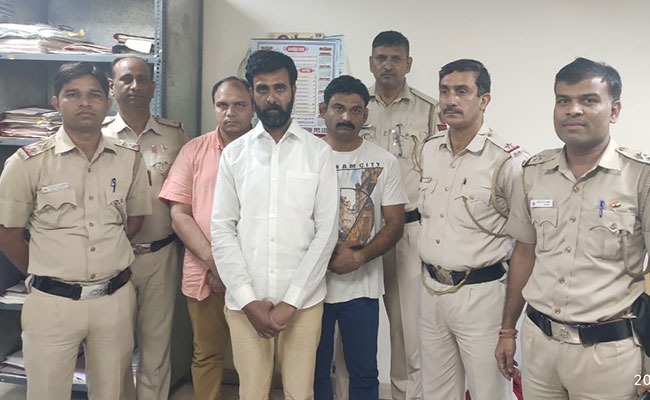 नौ करोड़ 85 लाख का फर्जी डिमांड ड्राफ्ट लेकर पहुंचे बैंक, तीन लोग धरे गए