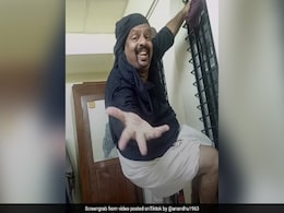 TikTok Top 10: खिड़की पर चढ़कर अंकल ने किया डांस, कहा- 'कुड़ियों का है जमाना...' देखें VIDEO TikTok Top 10: खिड़की पर चढ़कर अंकल ने किया डांस, कहा- 'कुड़ियों का है जमाना...' देखें VIDEO