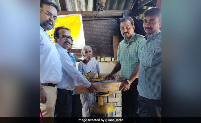 80-Year-Old Woman Selling Idli At Just One Rupee Gets A Huge Reward From The Govt.