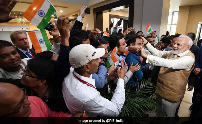 PM Modi Welcomed By Indian Community In Russia