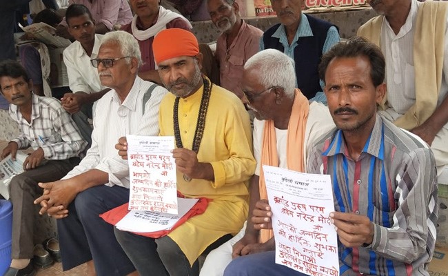 खून से खत लिखकर पीएम नरेंद्र मोदी को दी जन्मदिन की बधाई