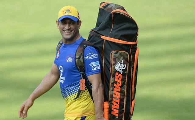 CSK treats fans with a Dhoni photo CSK treats fans with a Dhoni photo