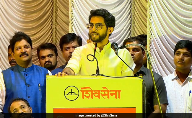 What Aaditya Thackeray Did When Manohar Joshi Walked On Stage
