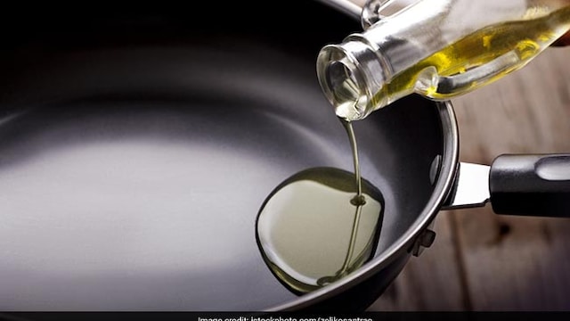 Cooking oil: Avoid reusing cooking oil for cooking; Cook food in fresh oil for each meal