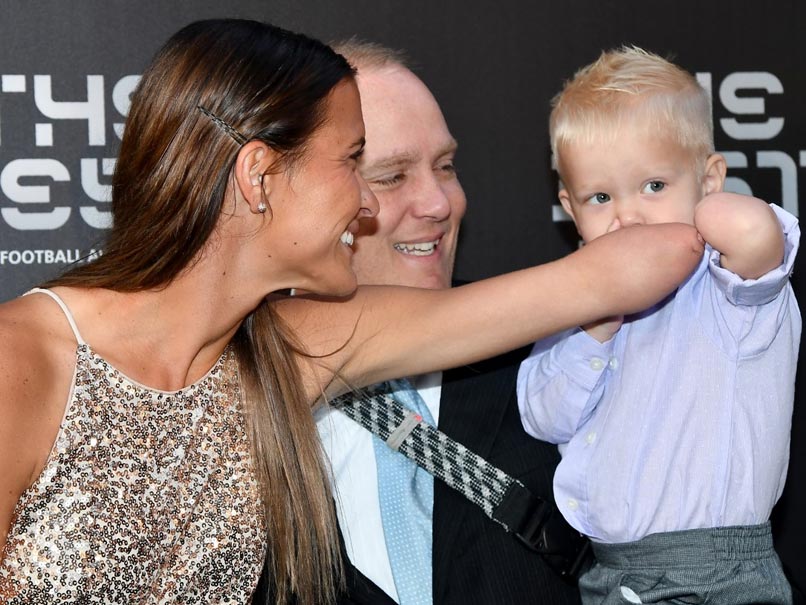 FIFA Best Player 2019: Orlando Pride's Carson Pickett Reunites With 1-Year-Old Fan Born With Same Arm Condition