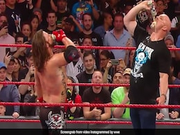 WWE Raw में 'स्टोन कोल्ड' की धमाकेदार एंट्री, पहलवान को पहले पिलाई बीयर और फिर यूं किया चित- देखें Video WWE Raw में 'स्टोन कोल्ड' की धमाकेदार एंट्री, पहलवान को पहले पिलाई बीयर और फिर यूं किया चित- देखें Video