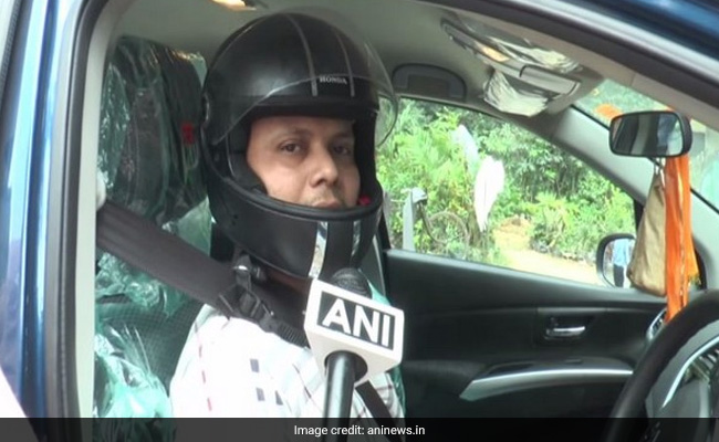यूपी में कार चलाते वक्त नहीं पहना हेलमेट तो काट दिया चालान, शख्स ने किया अब ऐसा