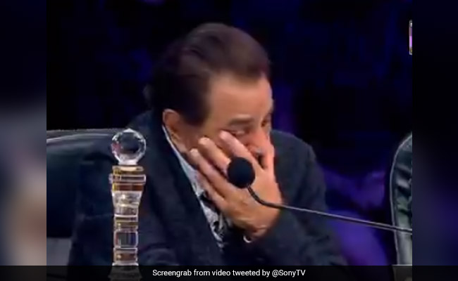 'सुपरस्टार सिंगर' के मंच पर फूट-फूटकर रोने लगे धर्मेंद्र, वजह आपको भी कर देगी इमोशनल- देखें Video
