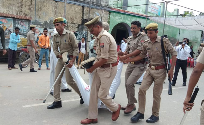 Congress Leaders Detained Ahead Of March In UP Against BJP's Chinmayanand