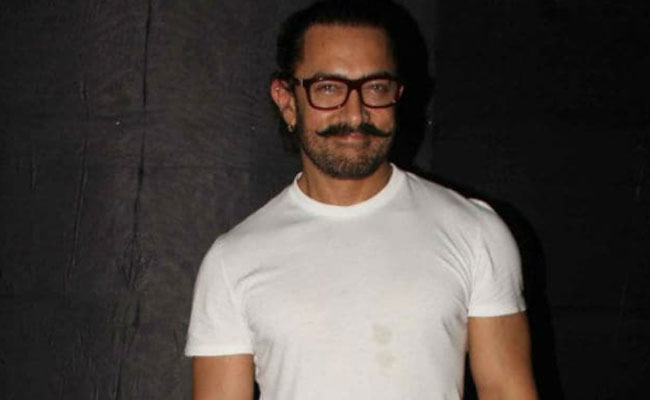 Aamir Khan 'Can't Wait To See' Priyanka Chopra And Farhan Akhtar's <i>The Sky Is Pink</i>