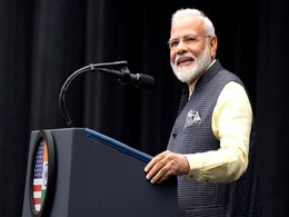 PM Modi Greets Houston In Signature <i>Kurta</i>, <i>Churidar</i> And Jacket PM Modi Greets Houston In Signature <i>Kurta</i>, <i>Churidar</i> And Jacket