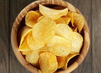 How To Make Instant Aloo Ke Chips For A Delicious Tea-Time Snack How To Make Instant Aloo Ke Chips For A Delicious Tea-Time Snack