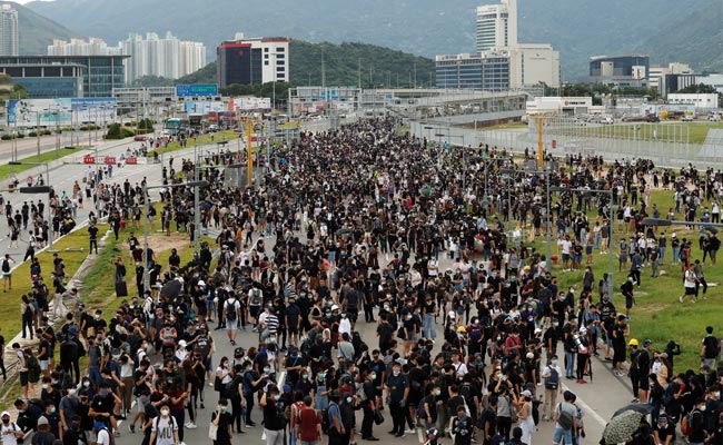 After Night Of Chaos, Hong Kong Protesters Target Airport, Block Roads