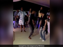 शाहरुख खान ने ड्वेन ब्रावो के साथ किया 'लुंगी डांस', Video ने सोशल मीडिया पर मचाया तहलका शाहरुख खान ने ड्वेन ब्रावो के साथ किया 'लुंगी डांस', Video ने सोशल मीडिया पर मचाया तहलका