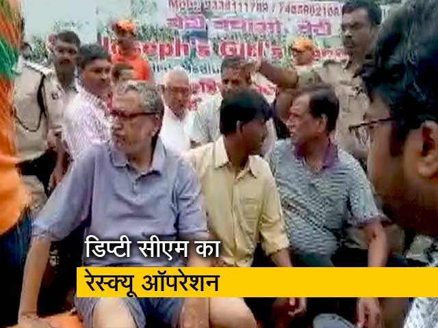 पटना की बाढ़ में फंसे बिहार के उप मुख्यमंत्री सुशील मोदी