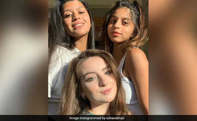 शाहरुख खान की बेटी सुहाना खान ने ग्लैमरस अंदाज से खींचा ध्यान, Photo देख आप भी करेंगे तारीफ