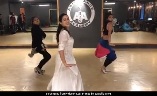 Sara Ali Khan Is A <i>Sweetheart</i> In BTS Video Of Her '<I>Pehla Gaana</I>' Ever