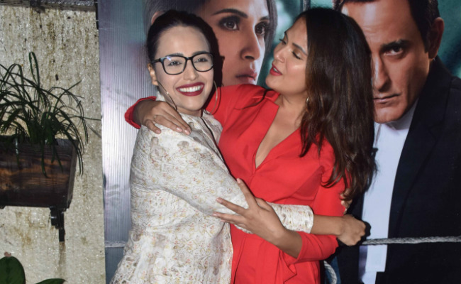 Swara Bhasker OD'd On Make-Up And Then Trolled Herself Before Anyone Else Could