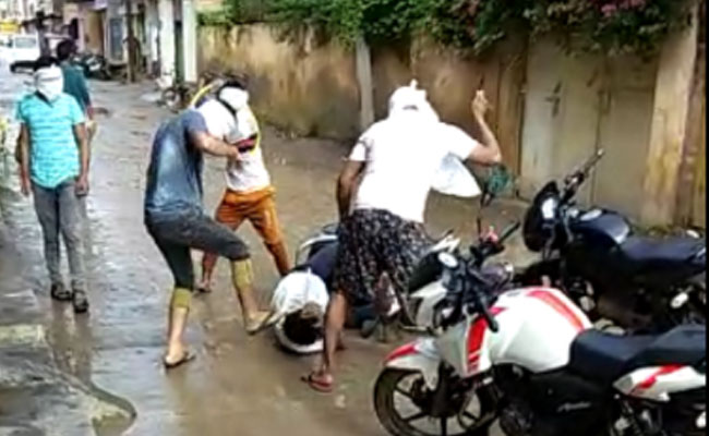 मध्यप्रदेश : भिंड जिले में पत्रकार को नकाबपोश बदमाशों ने जमकर पीटा