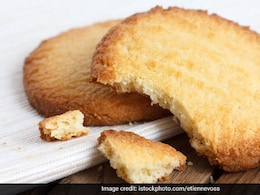 टेस्टी और हेल्दी बिस्कुट खाने का है मन तो घर पर मूंग दाल से बनाएं ये स्नैक, गिल्ट फ्री होकर खाएं टेस्टी और हेल्दी बिस्कुट खाने का है मन तो घर पर मूंग दाल से बनाएं ये स्नैक, गिल्ट फ्री होकर खाएं
