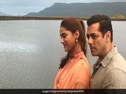 <I>Dabangg 3</i>: Seen Salman Khan's BTS Pic With Saiee Manjrekar Yet? <I>Dabangg 3</i>: Seen Salman Khan's BTS Pic With Saiee Manjrekar Yet?