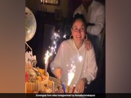 करीना कपूर ने सैफ संग यूं सेलीब्रेट किया बर्थडे तो करिश्मा कपूर ने कह दी ये बात, देखें Video करीना कपूर ने सैफ संग यूं सेलीब्रेट किया बर्थडे तो करिश्मा कपूर ने कह दी ये बात, देखें Video