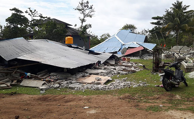 Number Of Deaths In Indonesia Earthquake Rises To 30