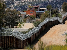 US Plans To Paint Mexico Border Wall Black To Deter Illegal Migrants US Plans To Paint Mexico Border Wall Black To Deter Illegal Migrants