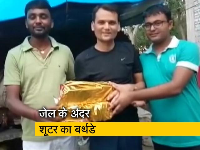 बिहार में जेल के भीतर मना क्रिमिनल पिंटू का बर्थडे, साथी कैदियों को दी चिकन-मटन की दावत