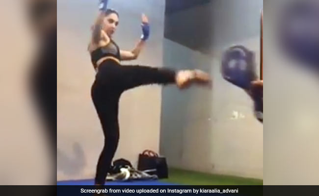 Kiara Advani ने मारी ऐसी किक, ट्रेनर भी हो गया हैरान...देखें वायरल Video
